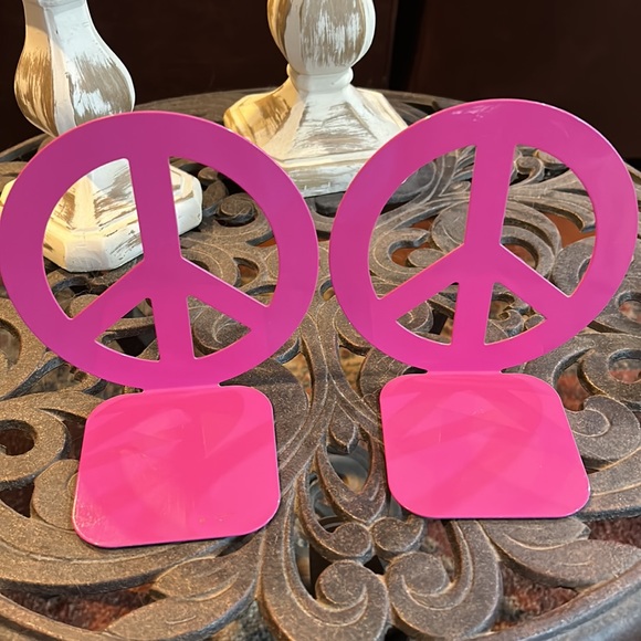 Pink Peace Sign Book Ends - Picture 4 of 5